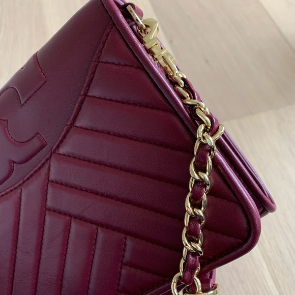 NWT TORY BURCH Alexa Combo Crossbody Chain Strap - Imperial Garnet $428 - Picture 3 of 9